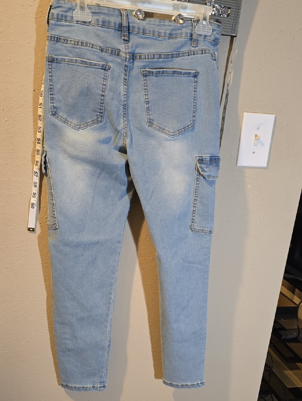 Slim-Fit Cargo Jeans With Tapered Hem - Picture 3 of 5